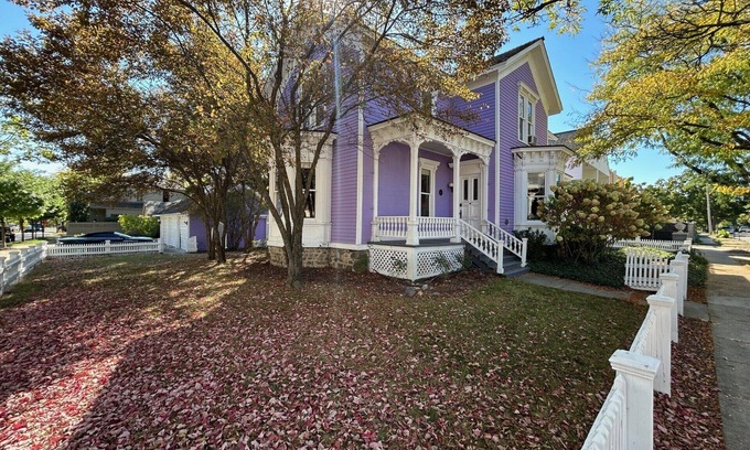 Birmingham Apartamento | LOCATION! LOCATION! LOCATION! Welcome to The Purple House!