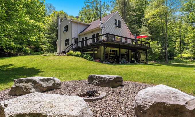 Kerhonkson Casa | Location location location!!! Hike into Minnewaska and Mohonk from front door!