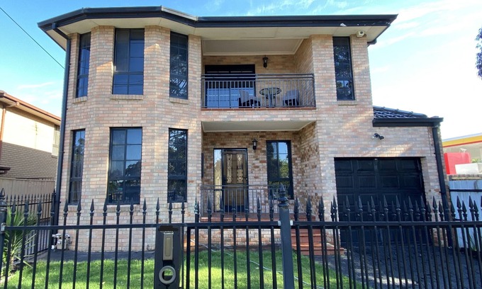 Spotswood Casa | LOCATION LOCATION LOCATION!