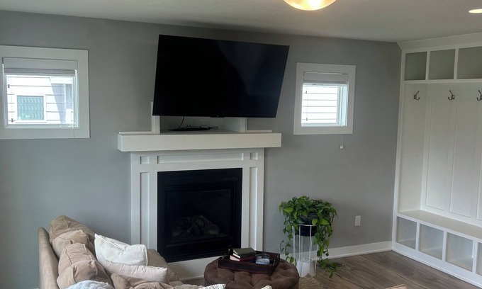 Grimes Casa | Location, location! Spacious 4-bedroom house in lovely Grimes with WiFi, AC