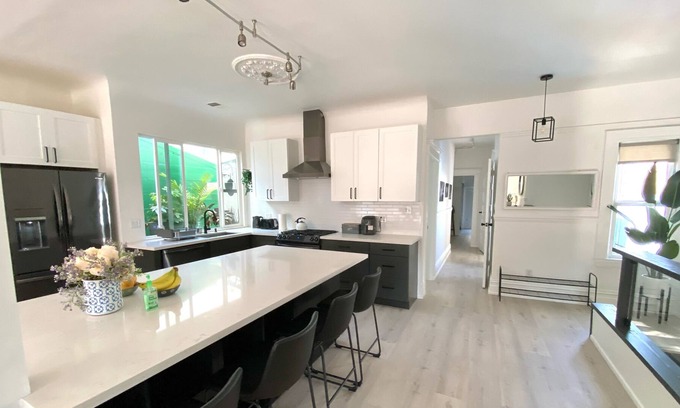 South of Market Apartamento | Location, Location in heart of S.F., spacious comfort