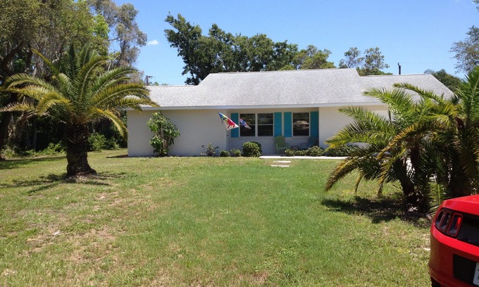 Laurel Casa | Location, Location- Walk to Nokomis Beach!
