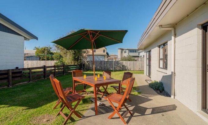 Whangamata Casa | Location Plus - Whangamata Holiday Home