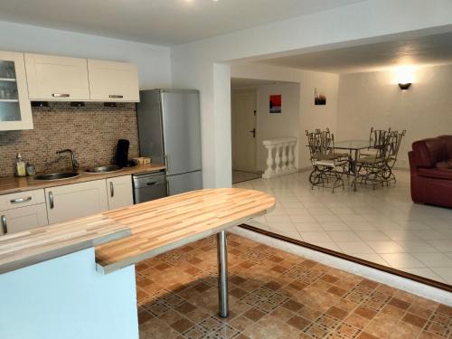 Valescure Casa | Location Rez de maison dans quartier charmant