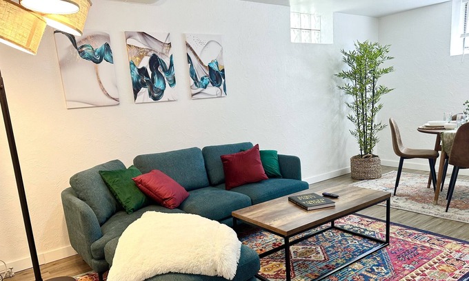 Washington Park West Condominio | Location! Sun-filled park home unit in safe area near University of Denver