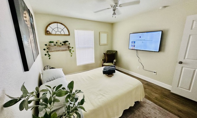 Westminister Casa | “ Location, top accommodation, close to Getaway and JetBlue Park"