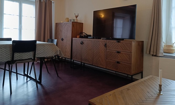 Besse-en-Chandesse Apartamento | Locbesse - Authentic apartment in the heart of Besse - Perfect for 4 people