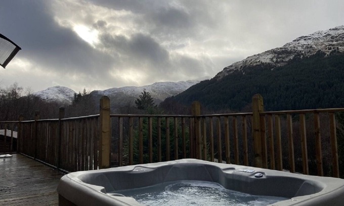 Loch Eck Cabina | Loch Eck Cabin Retreat with Hot Tub and Sauna Stunning views beautiful location