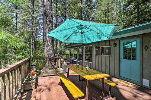 Middletown Casa | Loch Lomond Cabin with Hot Tub, Near Wineries!