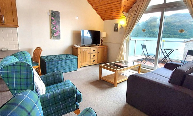 Kinloch Rannoch Casa | Loch Rannoch Highland Club. Lochside Lodge 8