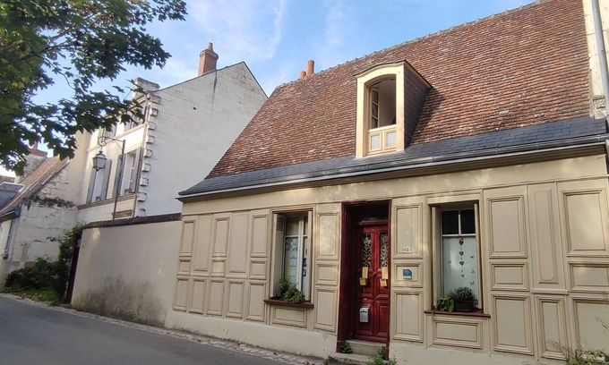 Loches Apartamento | Loches : Mansarde Romantique Sous un Toit du 16ème Siècle