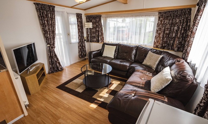 Forfar Chalet De Esquí | Lochlands 2br family caravan - pets-play park