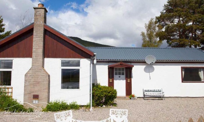 Aviemore Casa | Lochside Cottage - near Aviemore