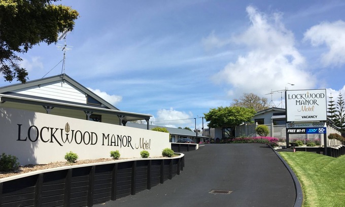 New Plymouth Hotel | Lockwood Manor Motel