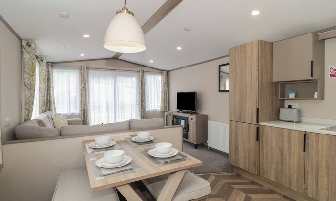 Winscombe Cabaña | LODGE 11, family friendly, with a garden in Shipham