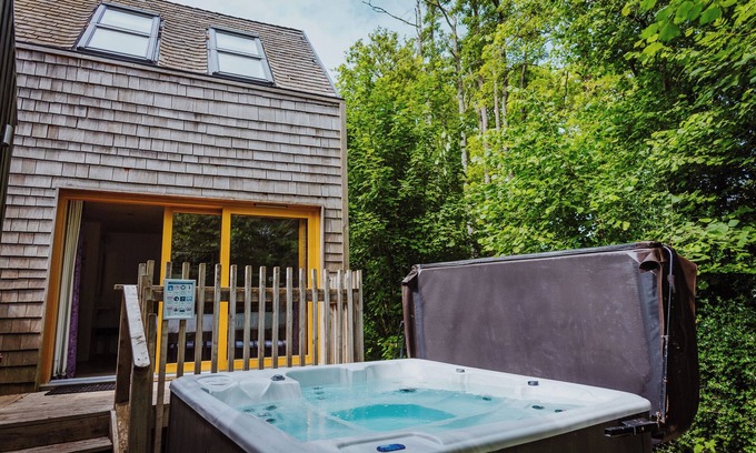 Corfe Castle Cabaña | LODGE 16, pet friendly, luxury holiday cottage in Corfe Castle