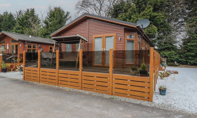 Auchterarder Cabaña | LODGE 2, pet friendly, character holiday cottage in Auchterarder
