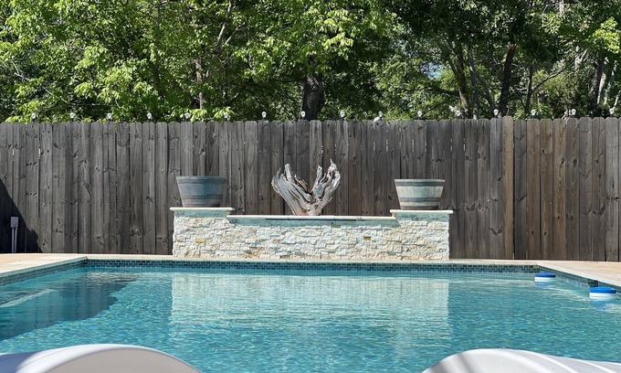 Yantis Apartamento | Lodge #2 w Pool, Game Room, 1/2 Mile to Boat Ramps