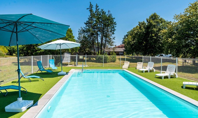 Lesperon Alquiler De RV | 'Lodge 2' con piscina compartida, terraza privada y jardín compartido