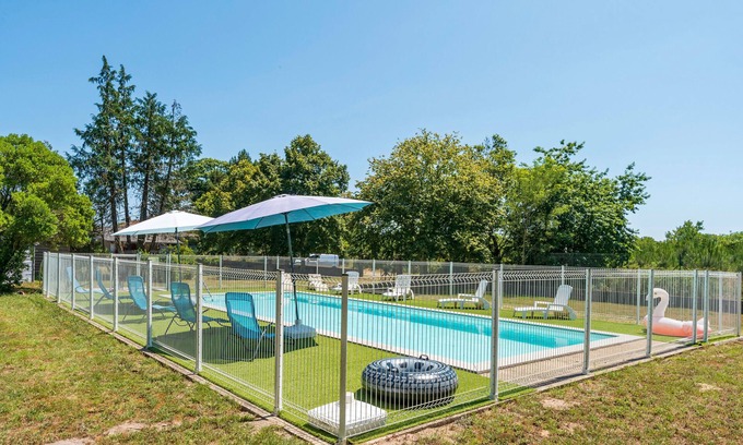 Lesperon Alquiler De RV | 'Lodge 3' con piscina compartida, terraza privada y jardín compartido