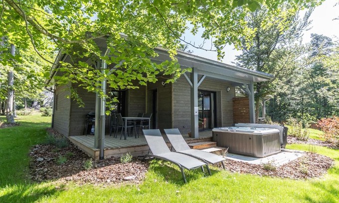 Le Chambon-sur-Lignon Casa | Lodge avec bain à remous privatif, piscine, salle de sport et aire de jeux au bord du golf de Chambon - FR-1-582-370