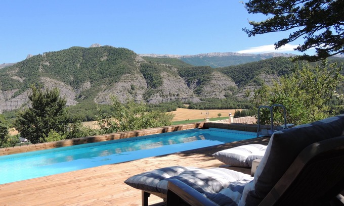 Marcoux Cabaña | Cheval Blanc-Gîte-Panorámico-Baño con ducha-Vista a la Montana