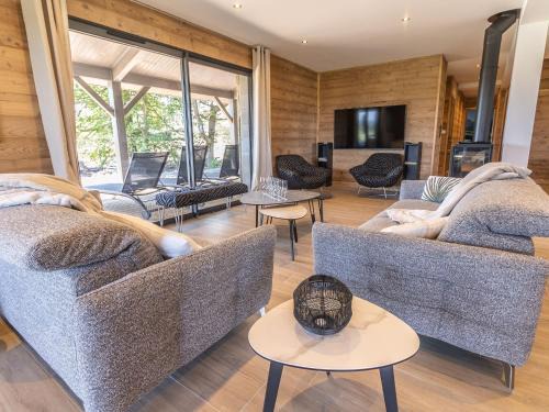 Le Chambon-sur-Lignon Casa | Lodge de luxe avec bain à remous, salle de sport, piscine, et options spa et golf - FR-1-582-381