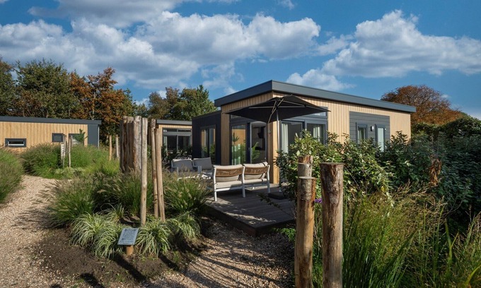 Ouddorp Cabina | Lodge Duynhof 7 holiday home in Ouddorp near the North Sea