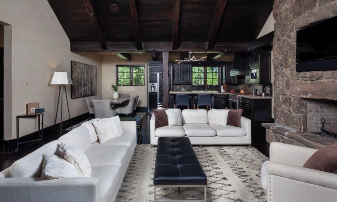 Whitefish Apartamento | Lodge Life Redefined: Luxury Home w/Trails, Lake, Pools, Spa & VIP Perks