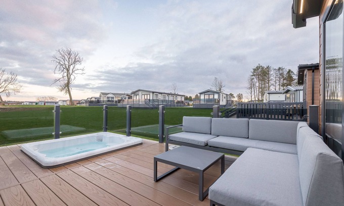 St. Andrews Casa | Lodge No 85 | Hot Tub | Stewart's Resort Cameron