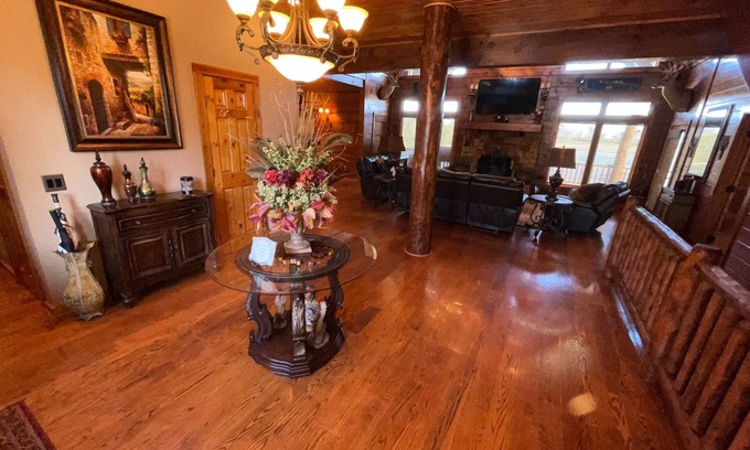 Crenshaw County Cabina | Lodge on The Lake