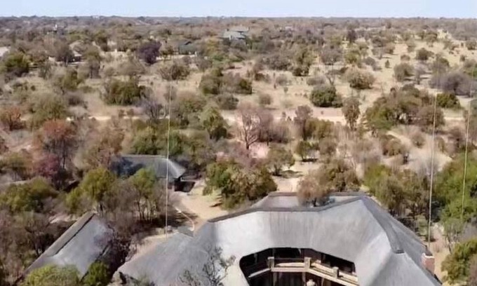 Leeupoort Casa | Lodge on Watering Hole , Zebula