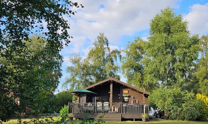 Tattershall Cabina | Lodge con bañera de hidromasaje con vista al lago de pesca con clavija de pesca privada