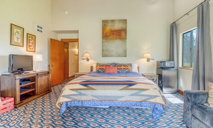Black Butte Ranch Condominio | Lodge Room 33: 1 BR, 1 BA Condominium in Black Butte Ranch, Sleeps 2