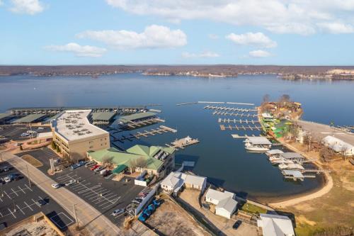Lake Ozark Casa | Lodge Sleep 16- Bachelor/bachelorette Parties Welcome!