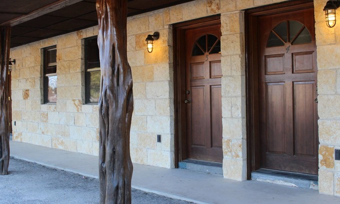 Canyon Lake Complejo | Lodge Suite Downstairs W/ Deck - 102