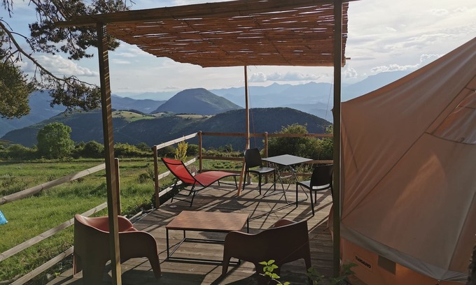 Theus Alquiler De RV | LODGE Alojamiento inusual en una tienda amueblada
