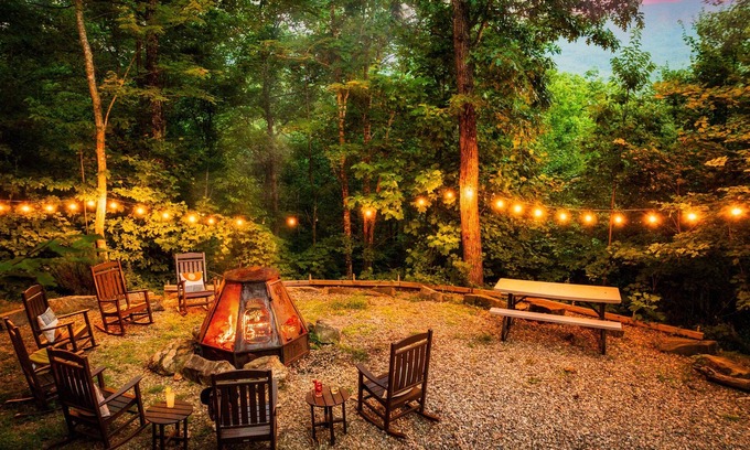 Pittman Center Cabina | Lodge | Views | AugDeals | GmRm| HotTub | FirePit