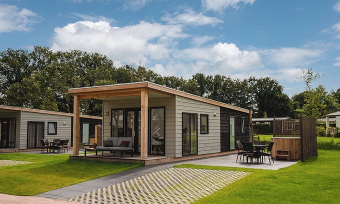 Municipality of Rijssen-Holten Complejo | Lodge with hot tub | 4 people