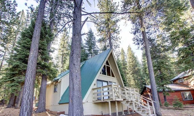 Pioneer Trail Casa | Lodgepole Chalet by Lake Tahoe Accommodations