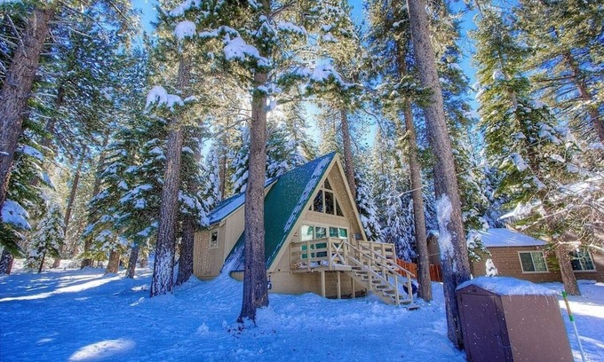 Pioneer Trail Casa | Lodgepole Chalet 3 Bedroom Home by RedAwning