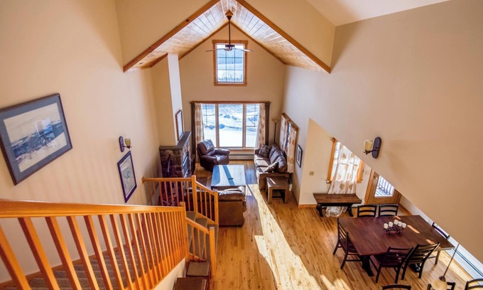Rangeley Condominio | Lodges 14 - Beautiful condo with Rangeley Lake views!