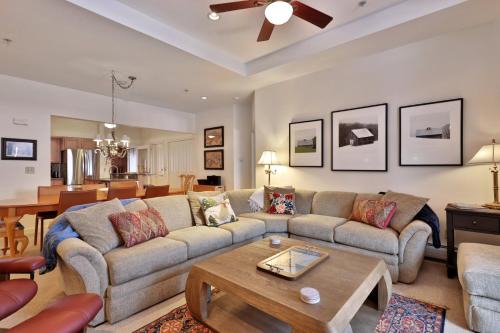 Central Vermont- Killington Casa | Lodges at Sunrise 3BR 3BA Luxury Ski On Ski Off Condo, Pool, Hot Tub, Gym, Sports Center