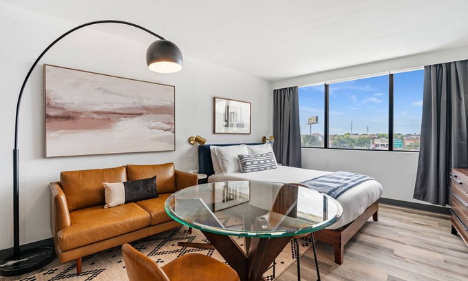 Greenway Plaza-Upper Kirby Apartamento | Lodgeur | Chic studio retreat | Upper Kirby