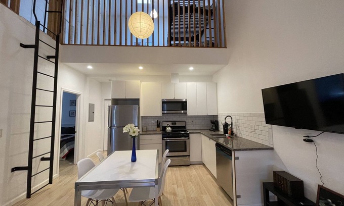 Belding Woods Apartamento | Loft 1700B two blocks to Bart and Amtrak
