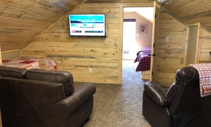 Island Park Casa | Loft, 25 min to Yellowstone