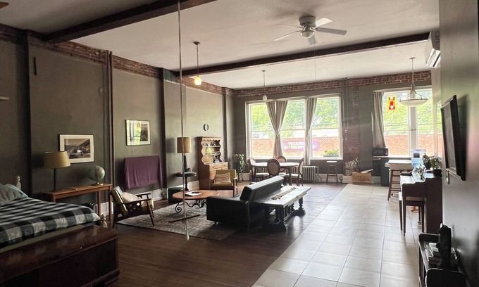 Sylva Apartamento | Loft Apartment Historic Downtown Main Street Sylva