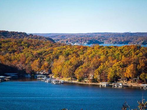 Gravois Mills Apartamento | Loft , boat dock, 2 bedrooms , pet friendly