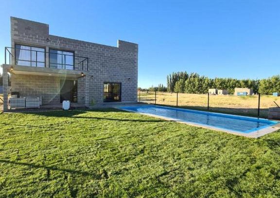 General Roca Casa | Loft con Piscina frente al Río Negro
