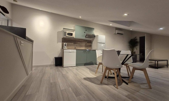 Saint-Paul-Trois-Chateaux Apartamento | Apartamento-Baño con bañera-Vista a la Ciudad-Type Loft
